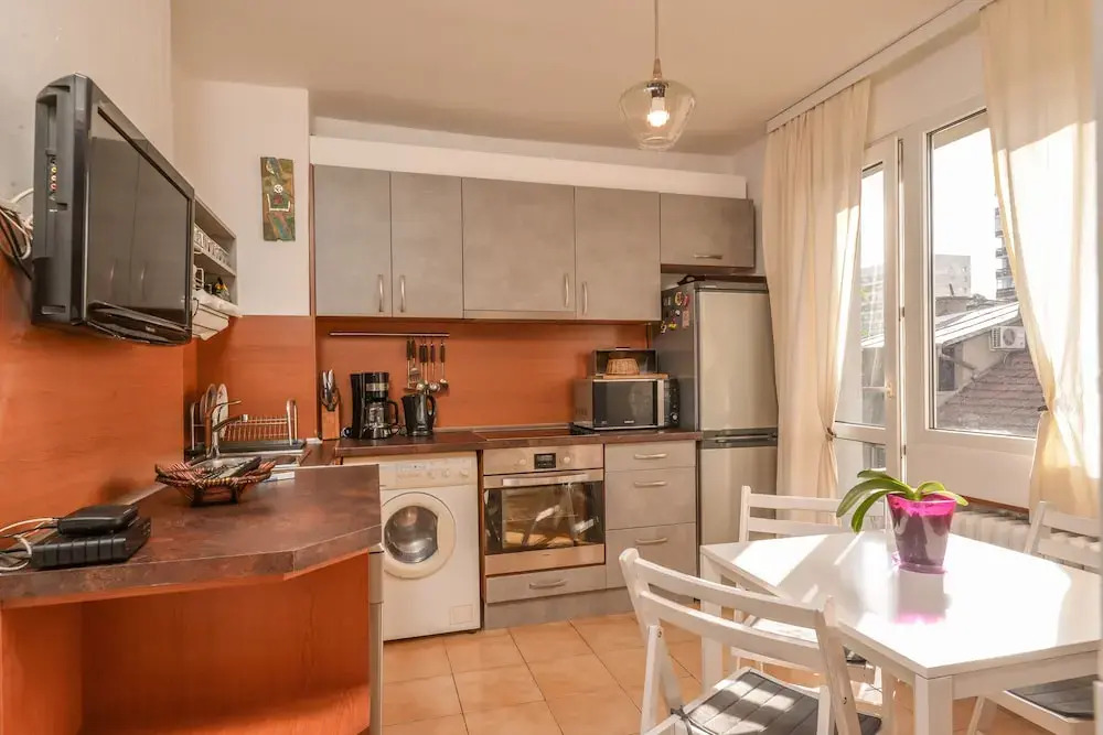 FM Deluxe 2-BDR Apartment - Our Home Is Your Home