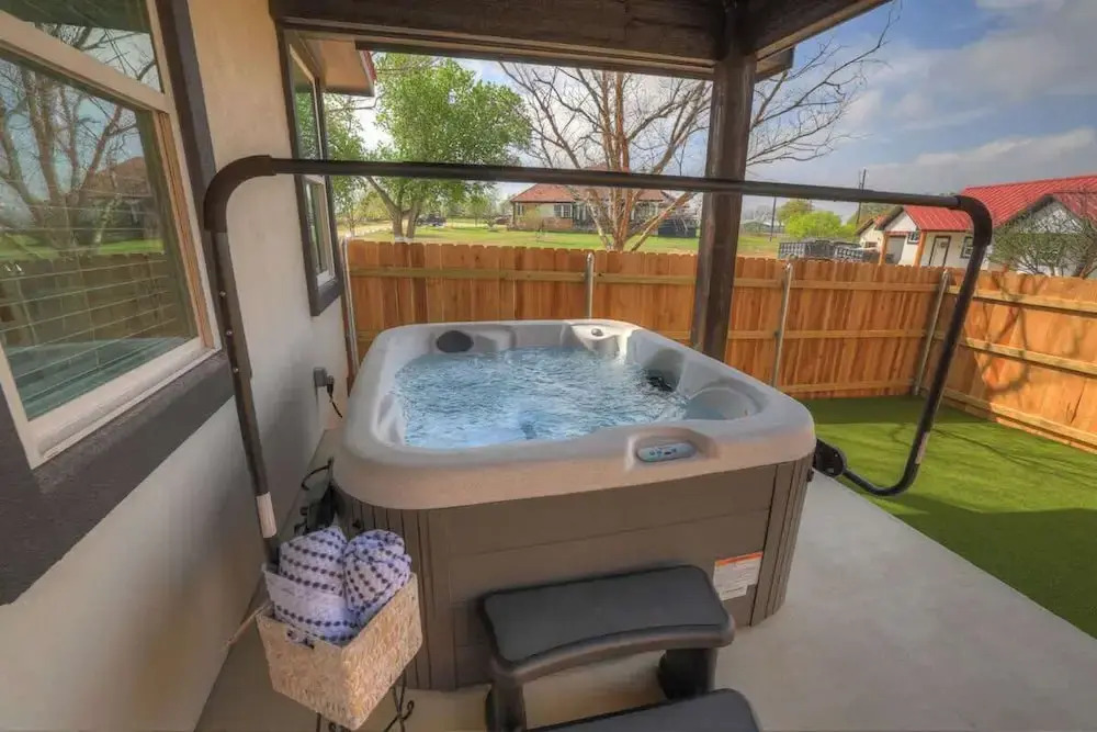 Modern Casita With Hot Tub Six Minutes From Main Street
