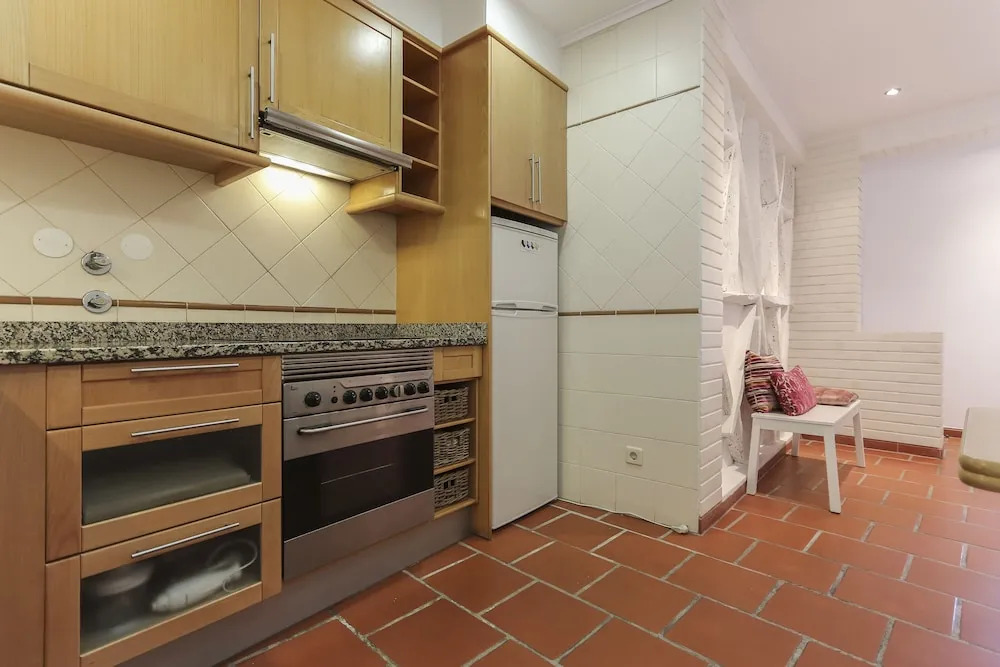 Typical Mouraria Studios by Hosty