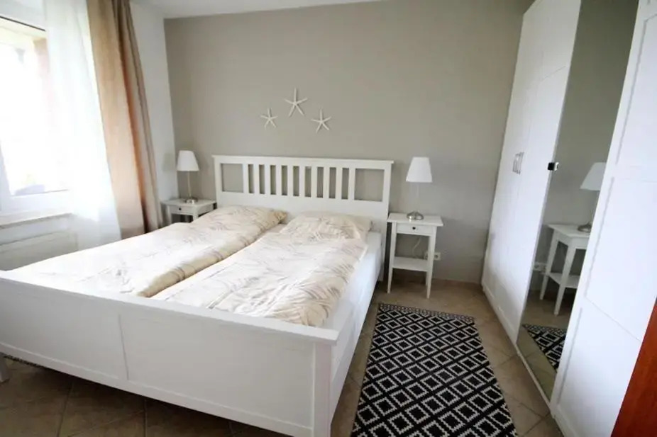 Ferienwohnung-9-mit-Terrasse-Garten-Landhaus-Hubertus-Duhnen