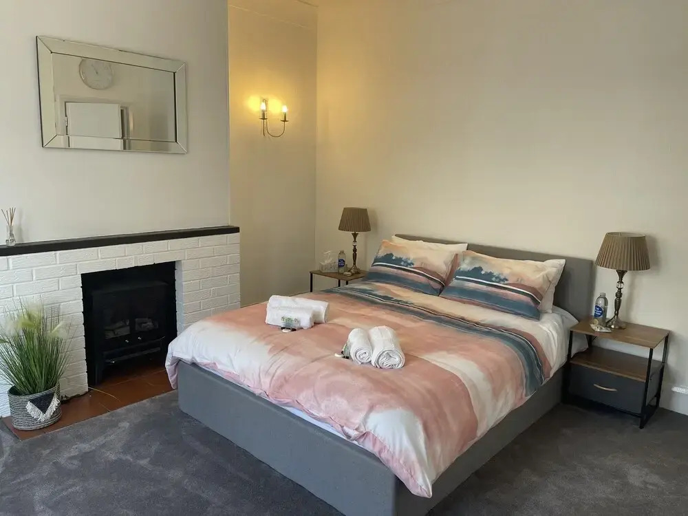 2-bed, Sleeps 4, Free Parking, Pets Allowed