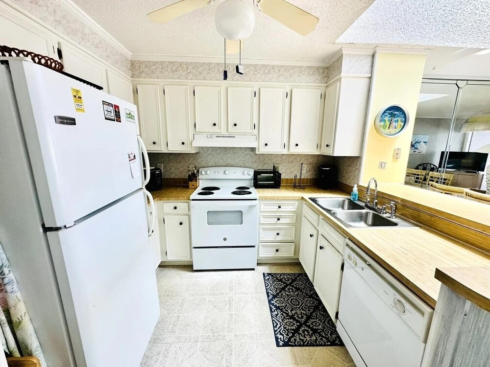 Tilghman Beach And Racquet Club 304 3 Bedroom Condo by RedAwning, North Myrtle Beach