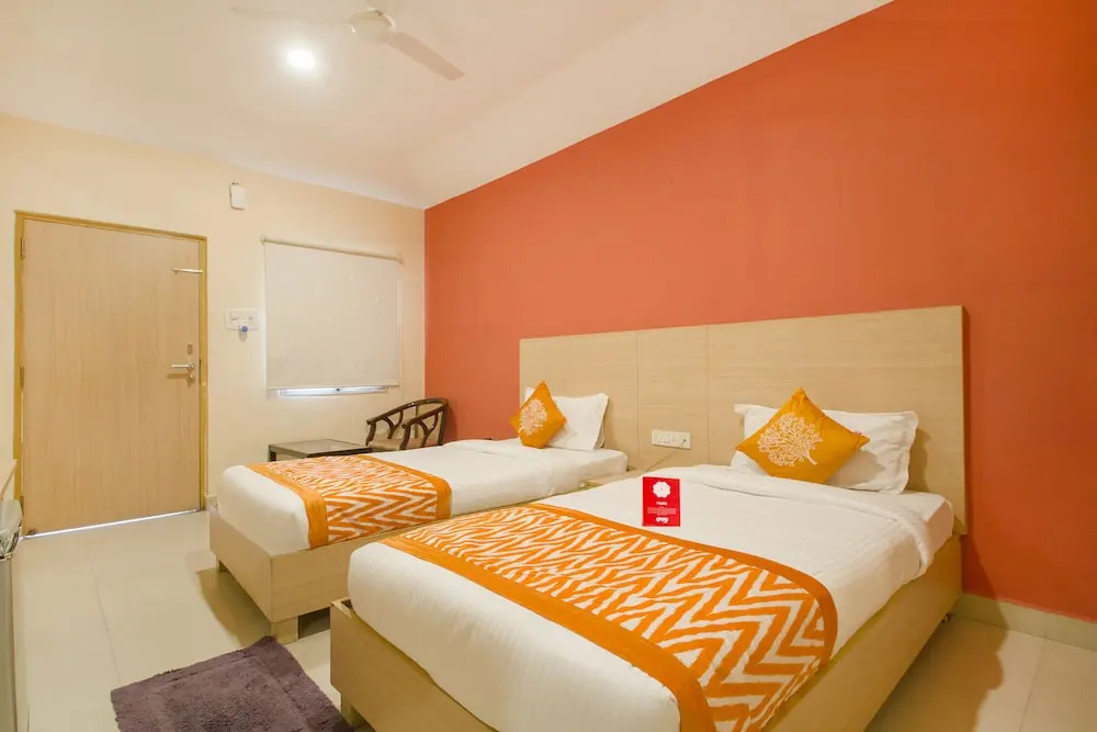 OYO 10235 Oyster Transit Hotels