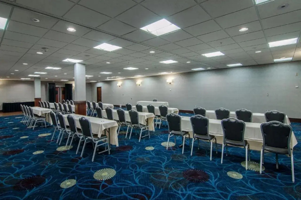 Holiday Inn & Suites Syracuse Airport - Liverpool by IHG