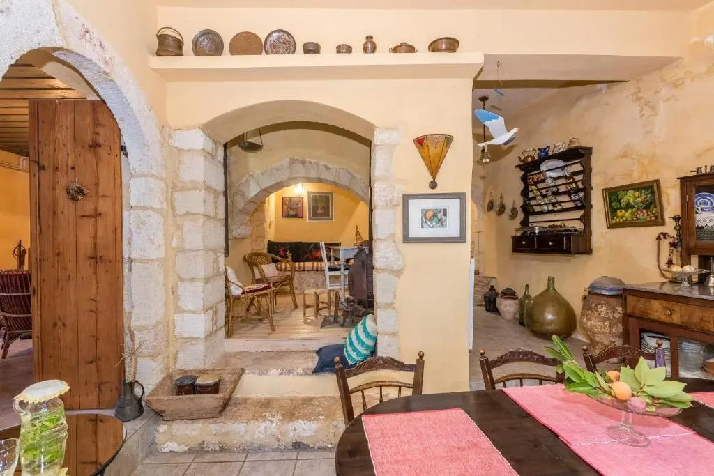 Hekate House, bohemian country house, 4 bedrooms for 8 persons