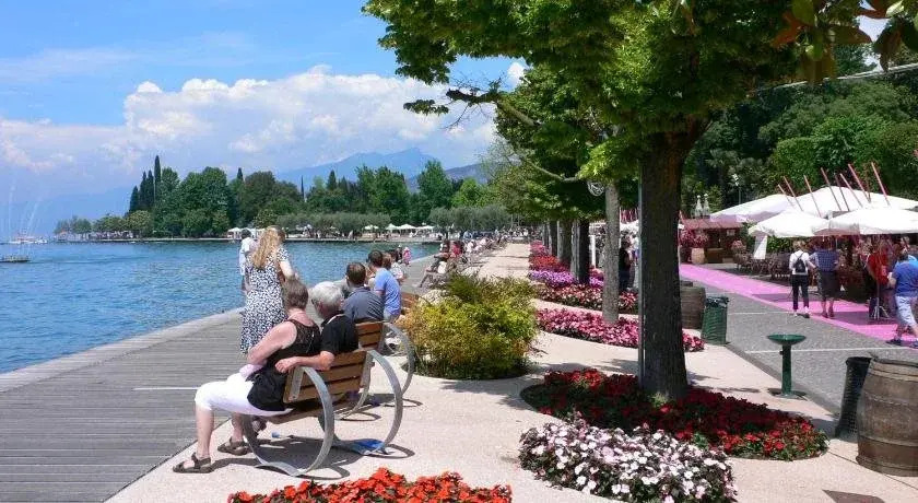 HOTEL ALLA RIVIERA lake view