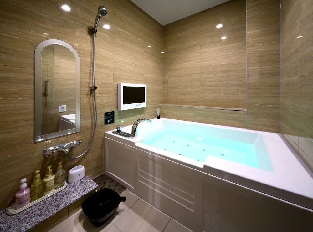 JEWEL HOTEL LUXURY MODERN