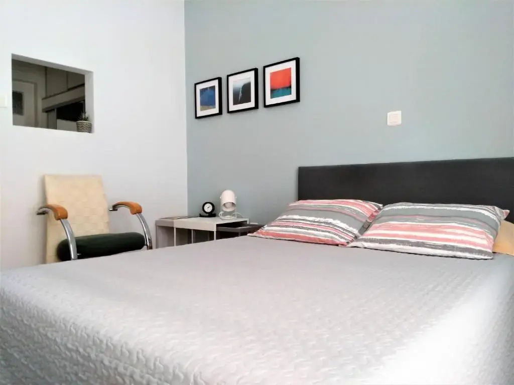 Athens Pangrati modern apt 10min to metro