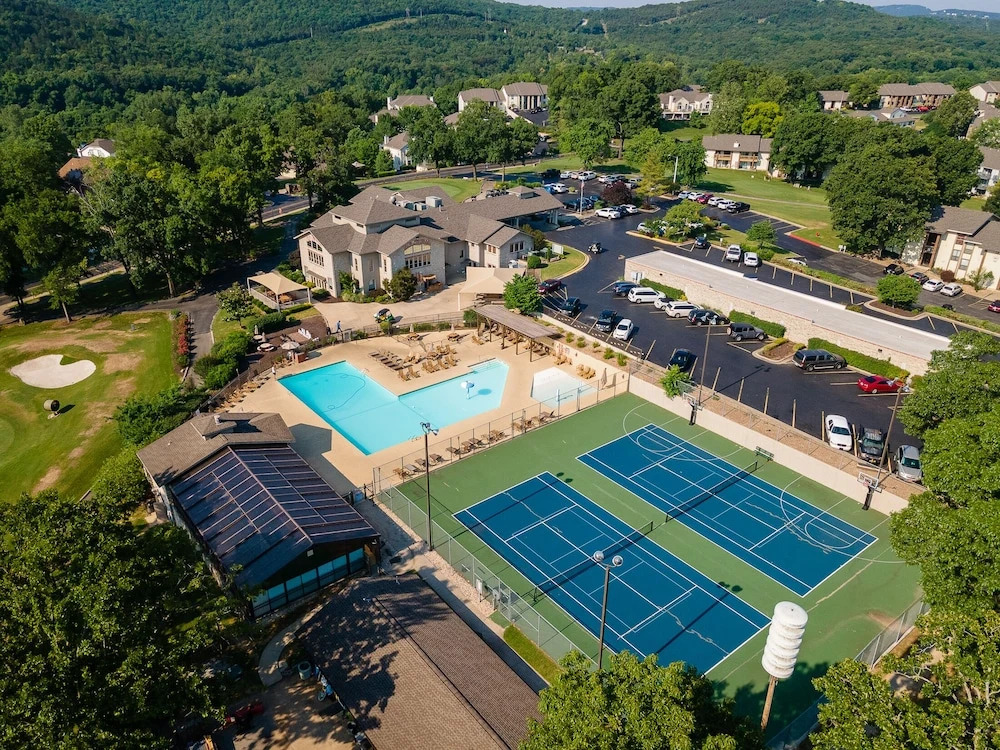 Ozark Escape at the Pointe