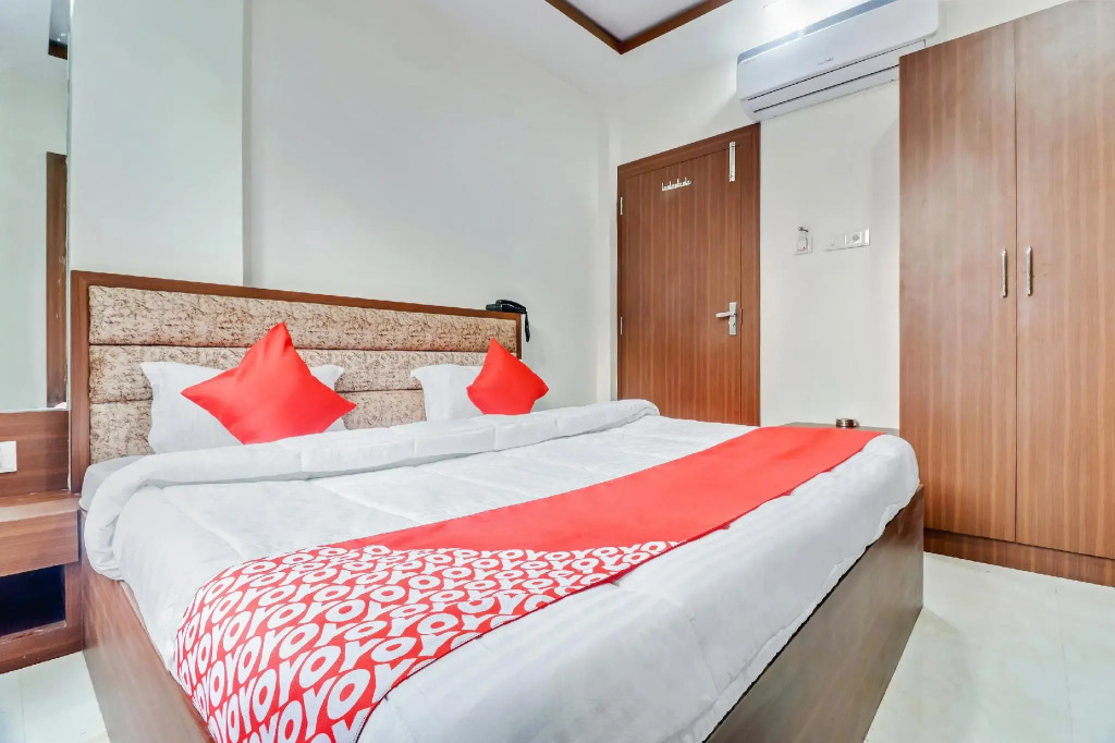 OYO 64310 Hotel Sakshi
