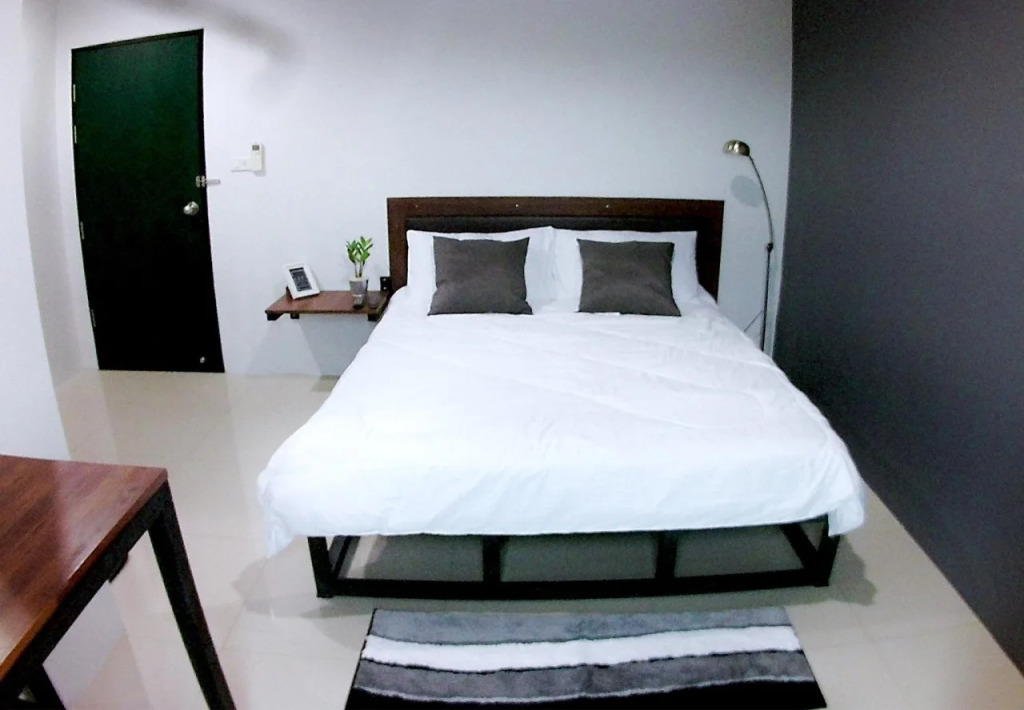 The room Apartment