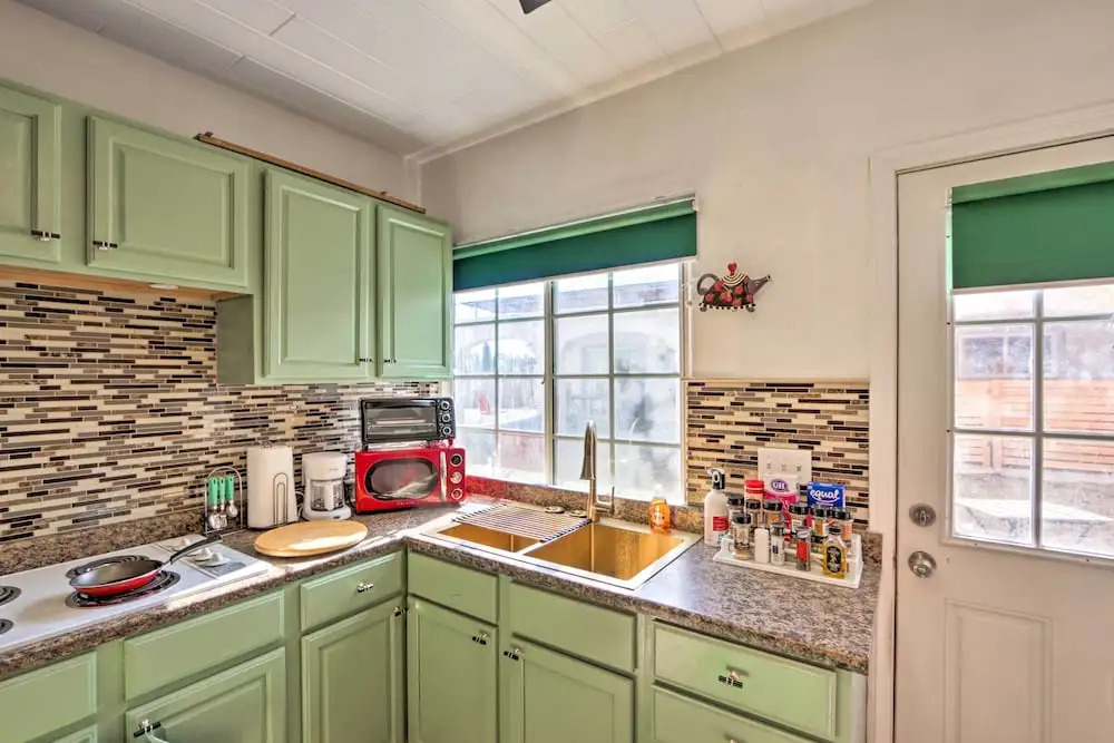 'the Goat Hut' Studio Casita: 11 Mi to Strip!