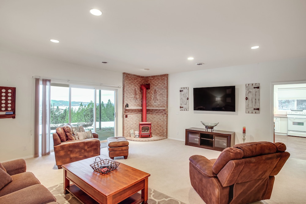 2 Mi to Lake Coeur Dalene! Serene Retreat, Patio
