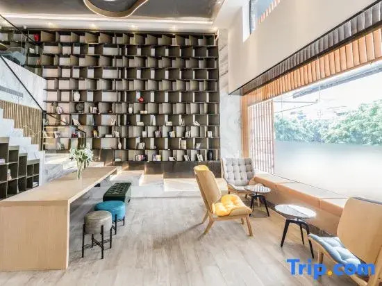 Youcheng Hotel (Liuzhou High-Speed Railway Station Ma'anshan Park)
