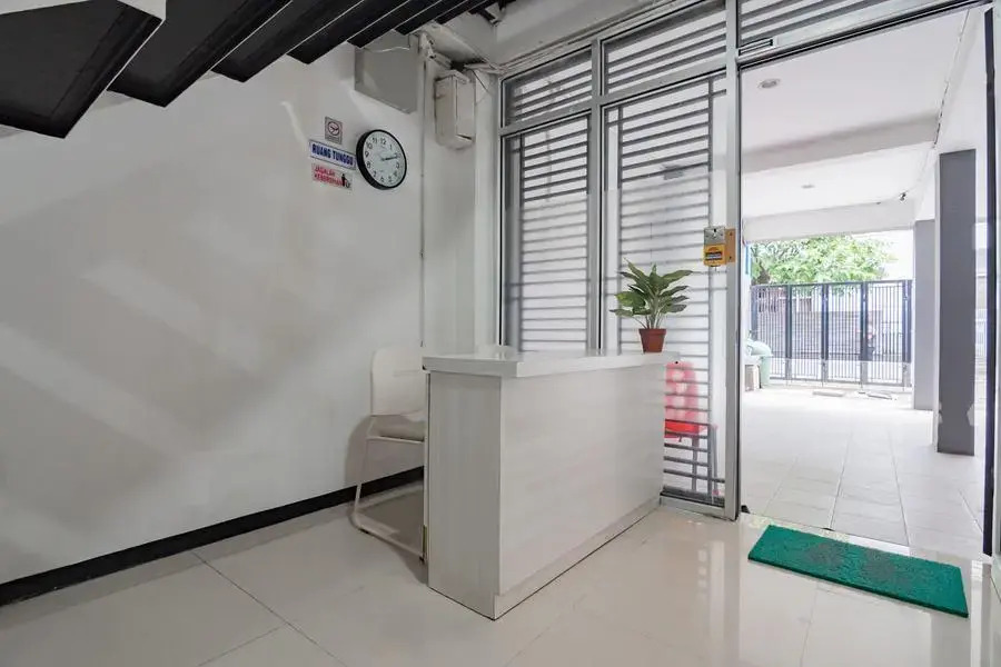 RedDoorz Syariah At Afifah Guest House near Bikasoga Sport Center