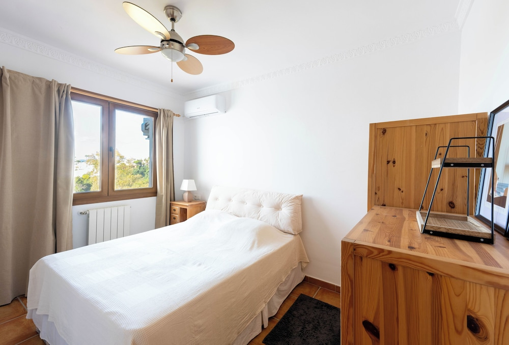 Spacious 4BR Townhouse - Rooftop Terrace