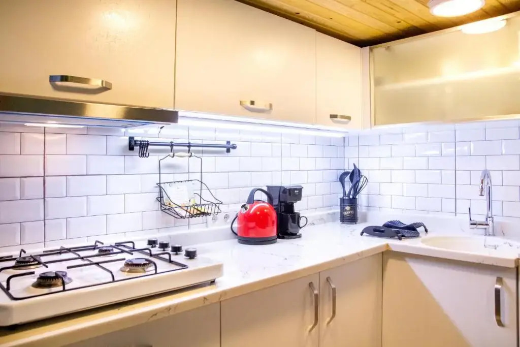 Central and Colorful Studio Flat in Alsancak