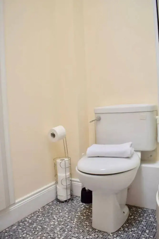 Peaceful 2 Bedroom Flat Beside Silicon Docks
