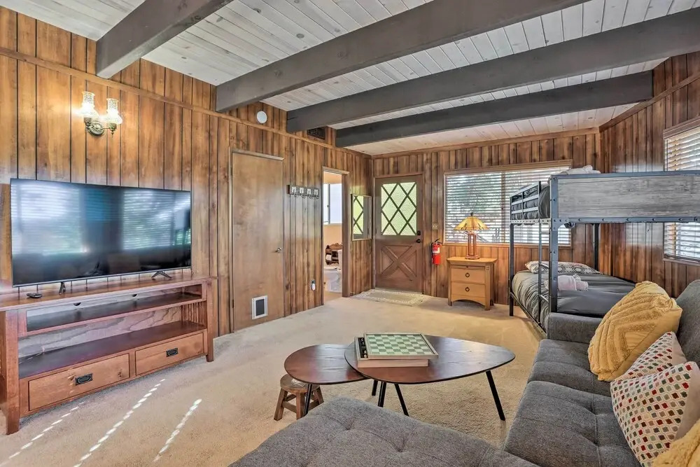 Quaint Cabin Retreat ~ 4 Mi to Arrowhead Lake