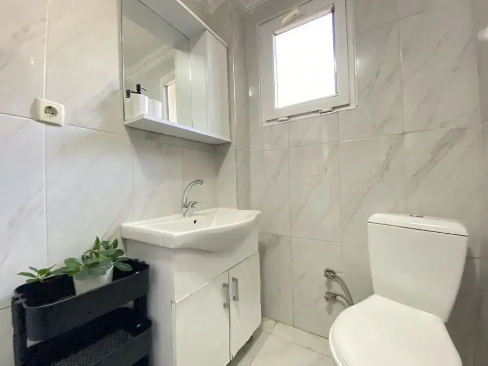 Central and Charming Flat With Balcony in Sisli