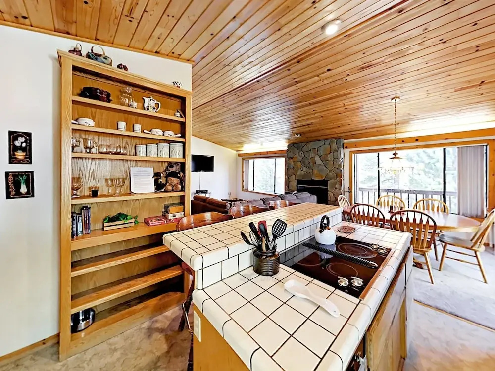 4BR South Lake Tahoe Multi Level House by RedAwning
