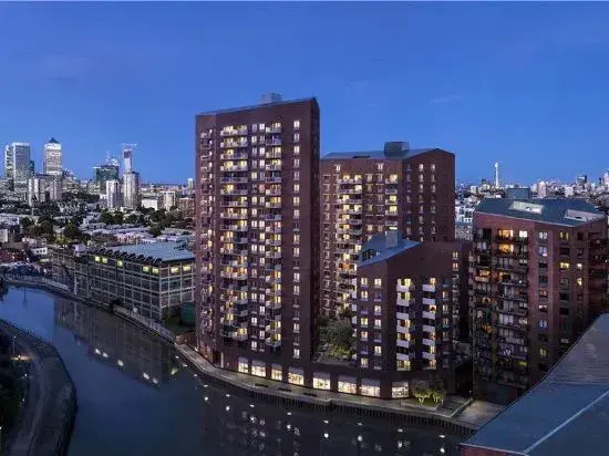 Charming 2 Bedroom Flat in Bromley By Bow