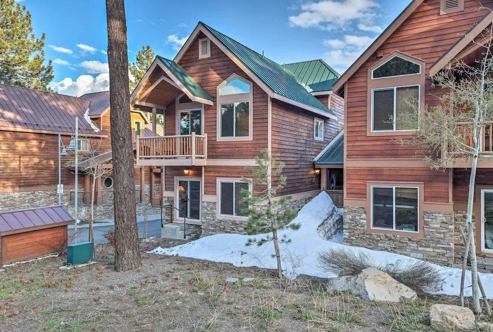 Mammoth Lakes Townhome - 10-Min Walk to Village