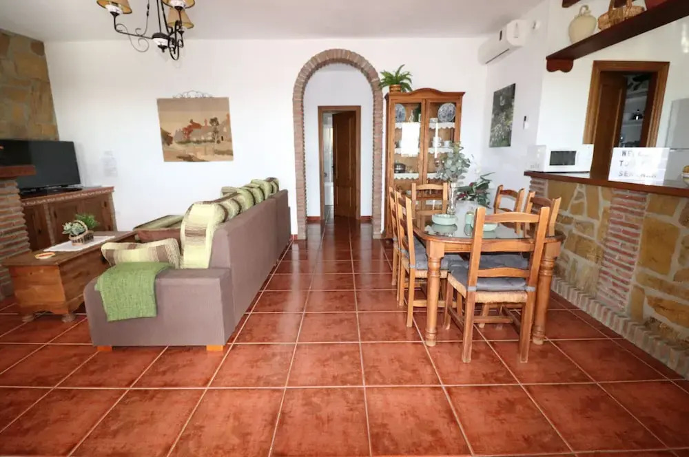 1143 Villa Serymar