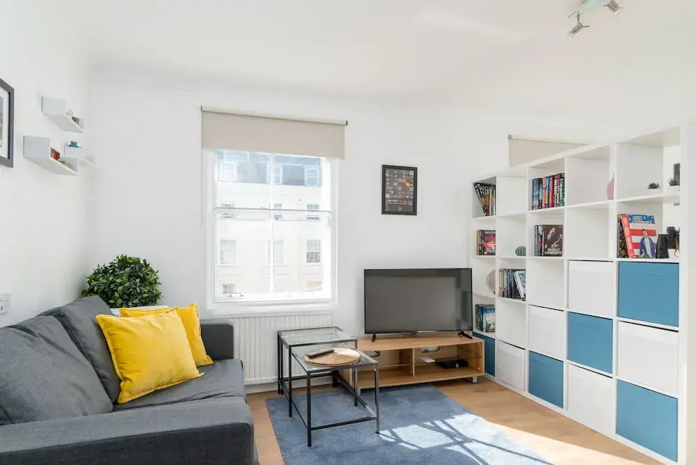 Bright Studio Flat, Amazing Location!