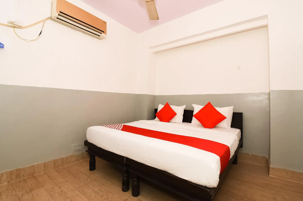 OYO 41893 Hotel Four Season