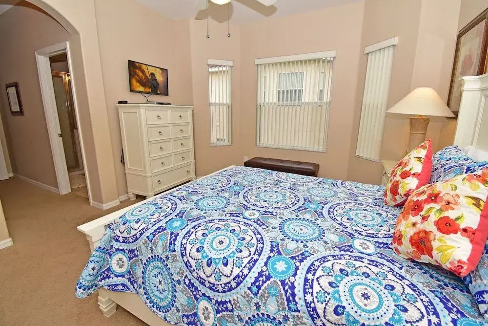 731 Sunbright Villa 5 Br villa by RedAwning