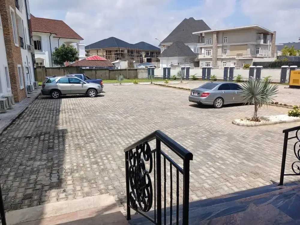 1 Oak Apartments Guzape