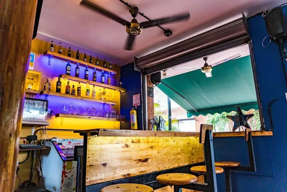 Hey Dude Hostal Bar