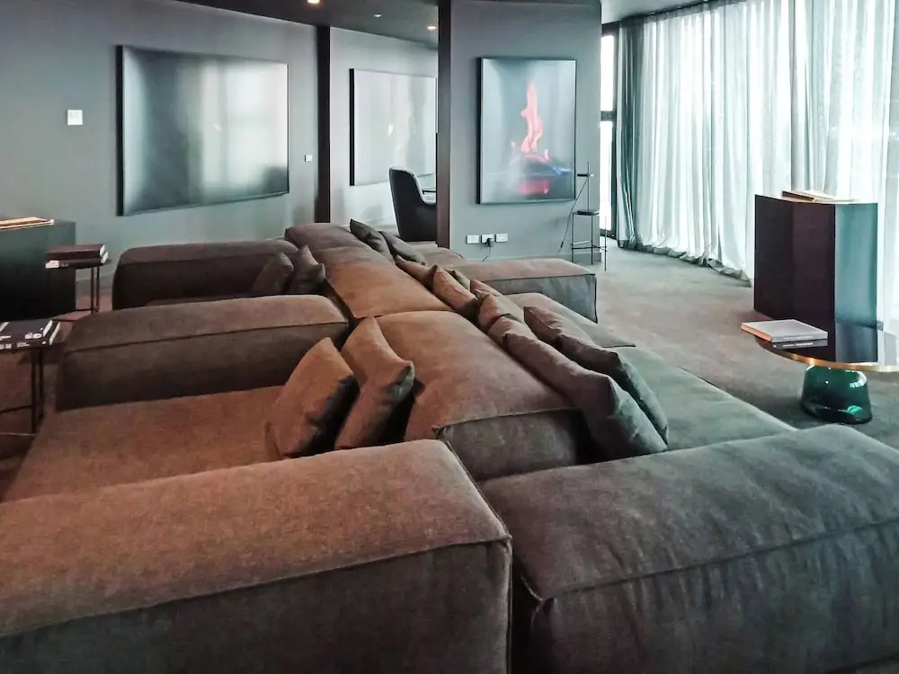 Southbank 2BR High City Views Enjoy Wine, Gym, Pool, Wifi