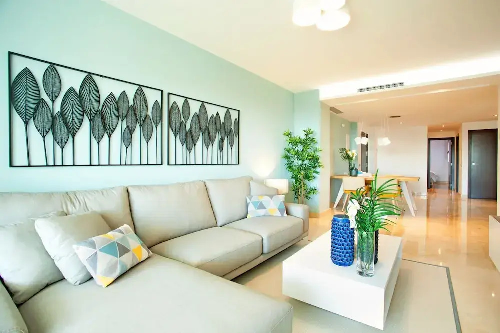 Modern Apartment With Pool