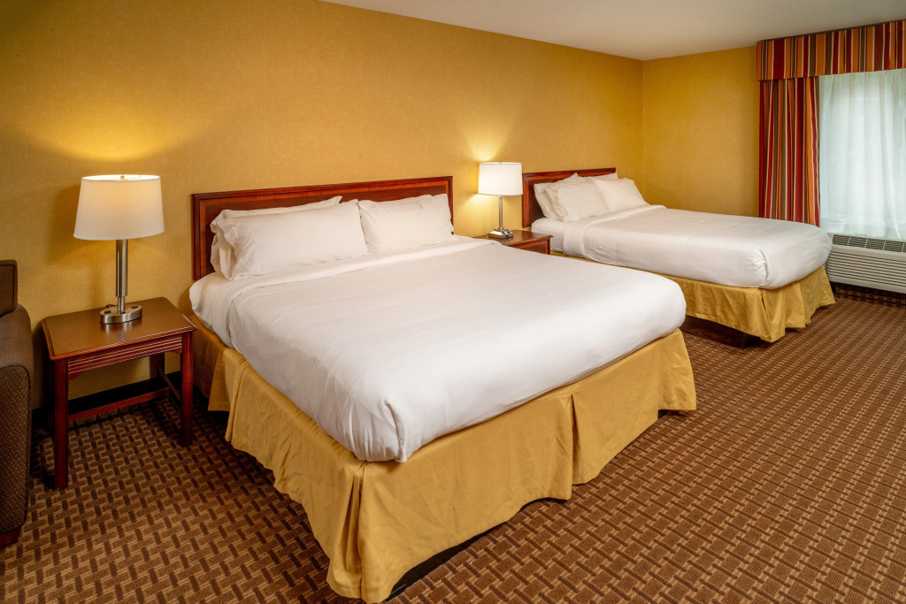 Holiday Inn Express and Suites Hazard by IHG