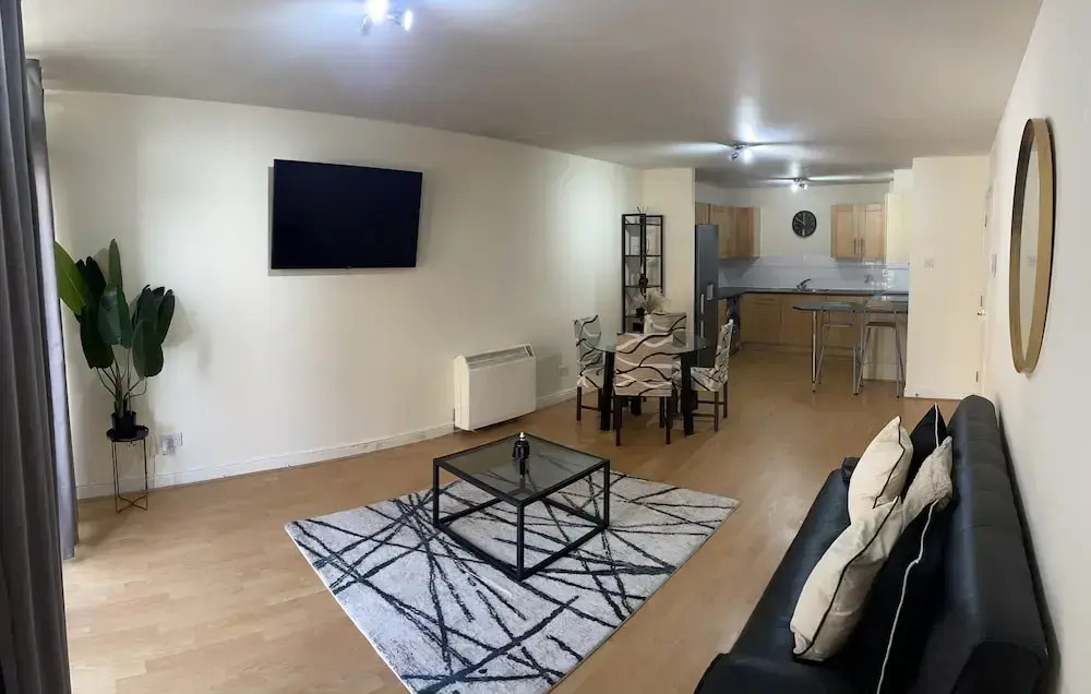 Spacious 1-bed Apartment in London sea View