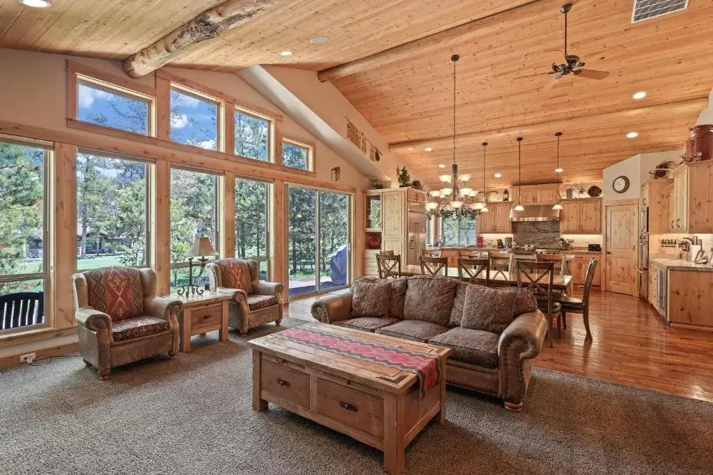 5 Vine Maple 6 Bedroom Home by Redawning