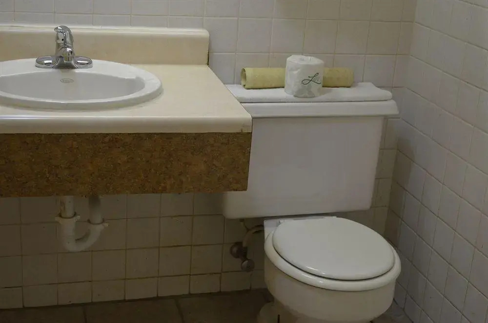 Rodeway Inn & Suites