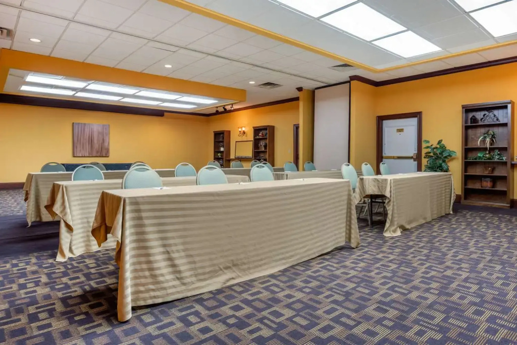 Clarion Hotel Conference Center New Cumberland