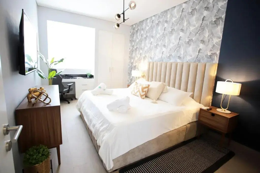 RealLuxe Stylish apartment with pool and gym