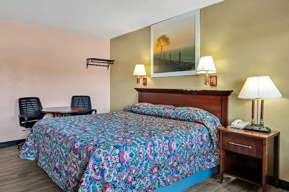 TRAVELERS INN