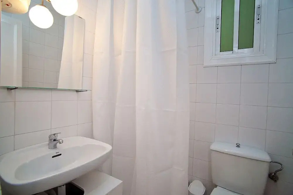Cute & Spacious Eixample Apartment