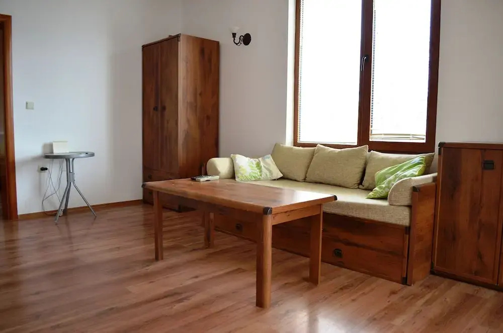 FM Premium 1-BDR Apartment-ART