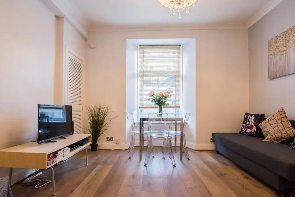 427 - Salmond Place Apartment
