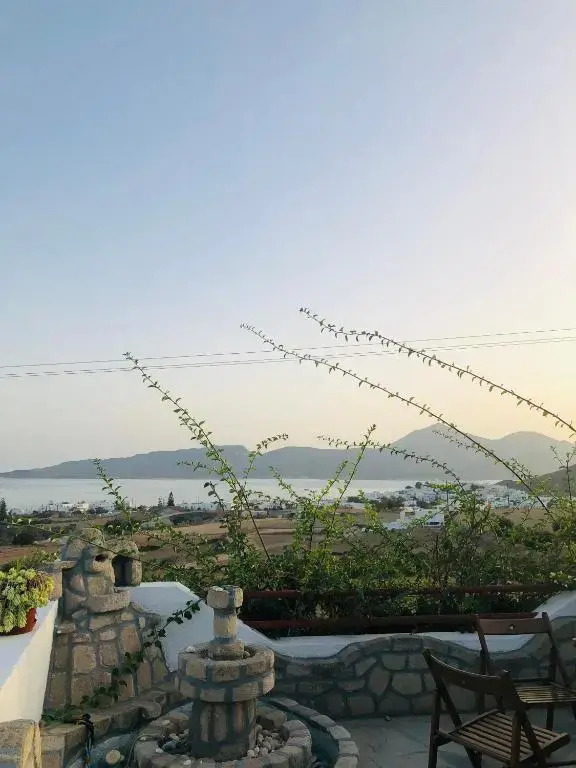 Christos rooms milos