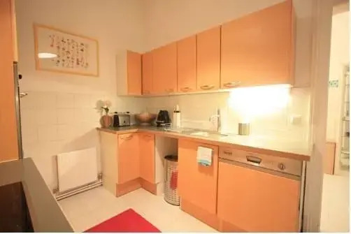 Apartment Traditional Living