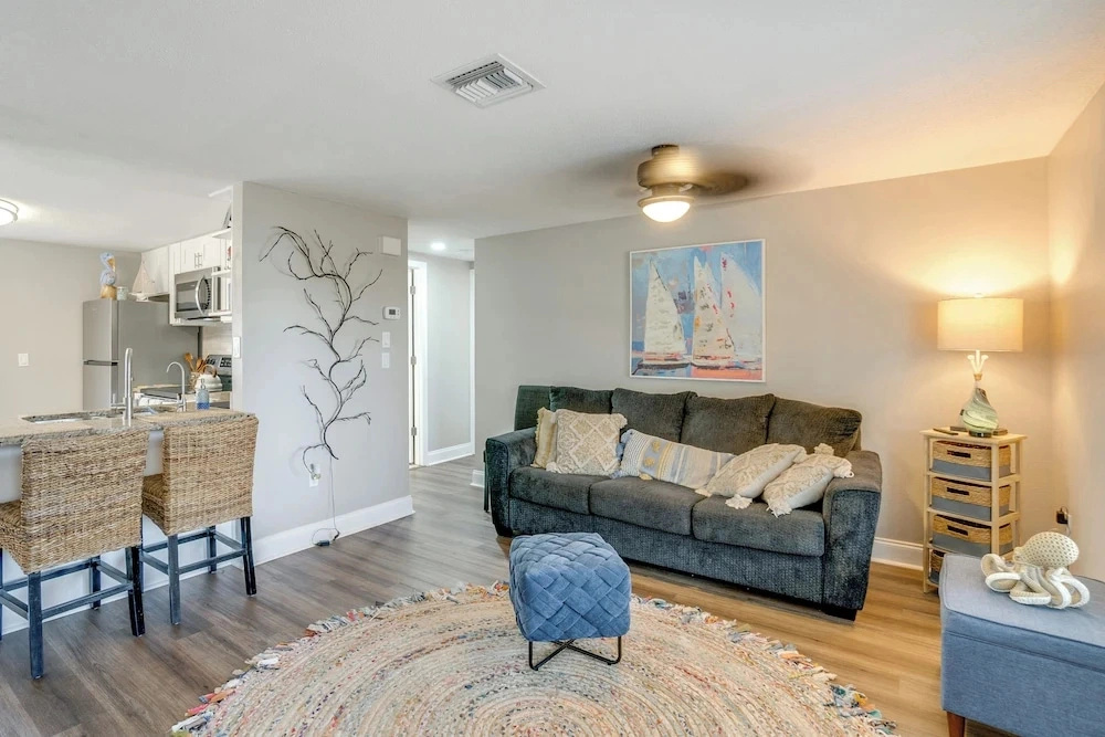 3 Mi to Beach: Venice Escape w/ Backyard Oasis