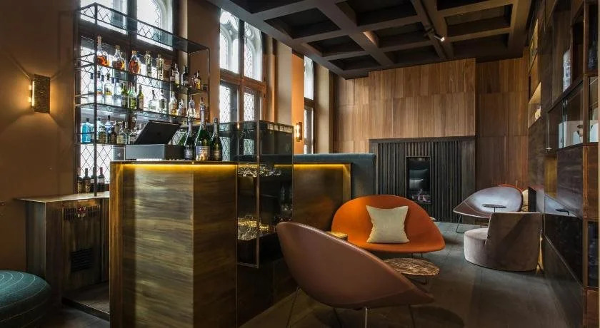 Hotel The Fourth - Tafelrond