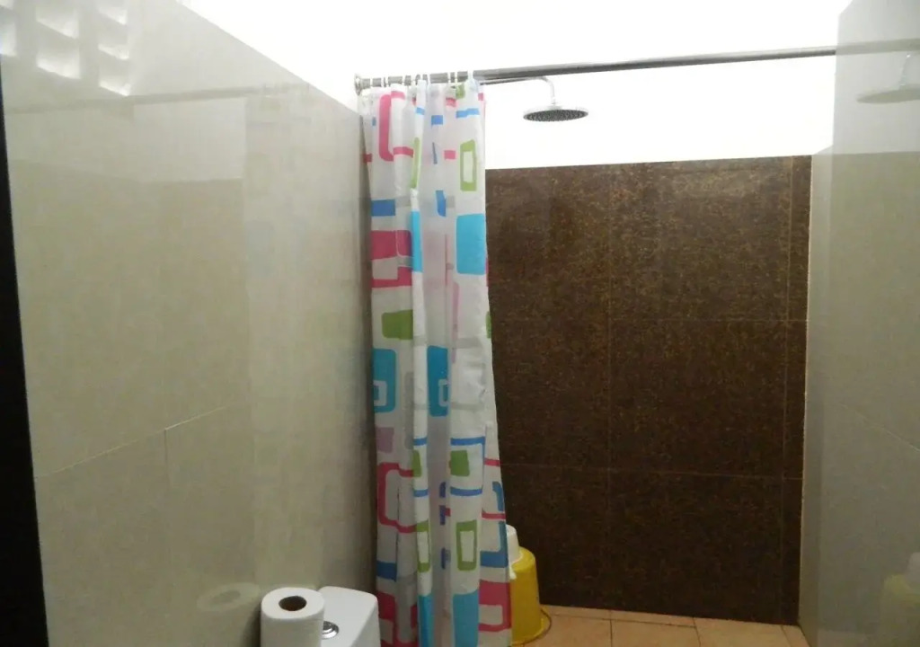 Avenue 5 Hotel